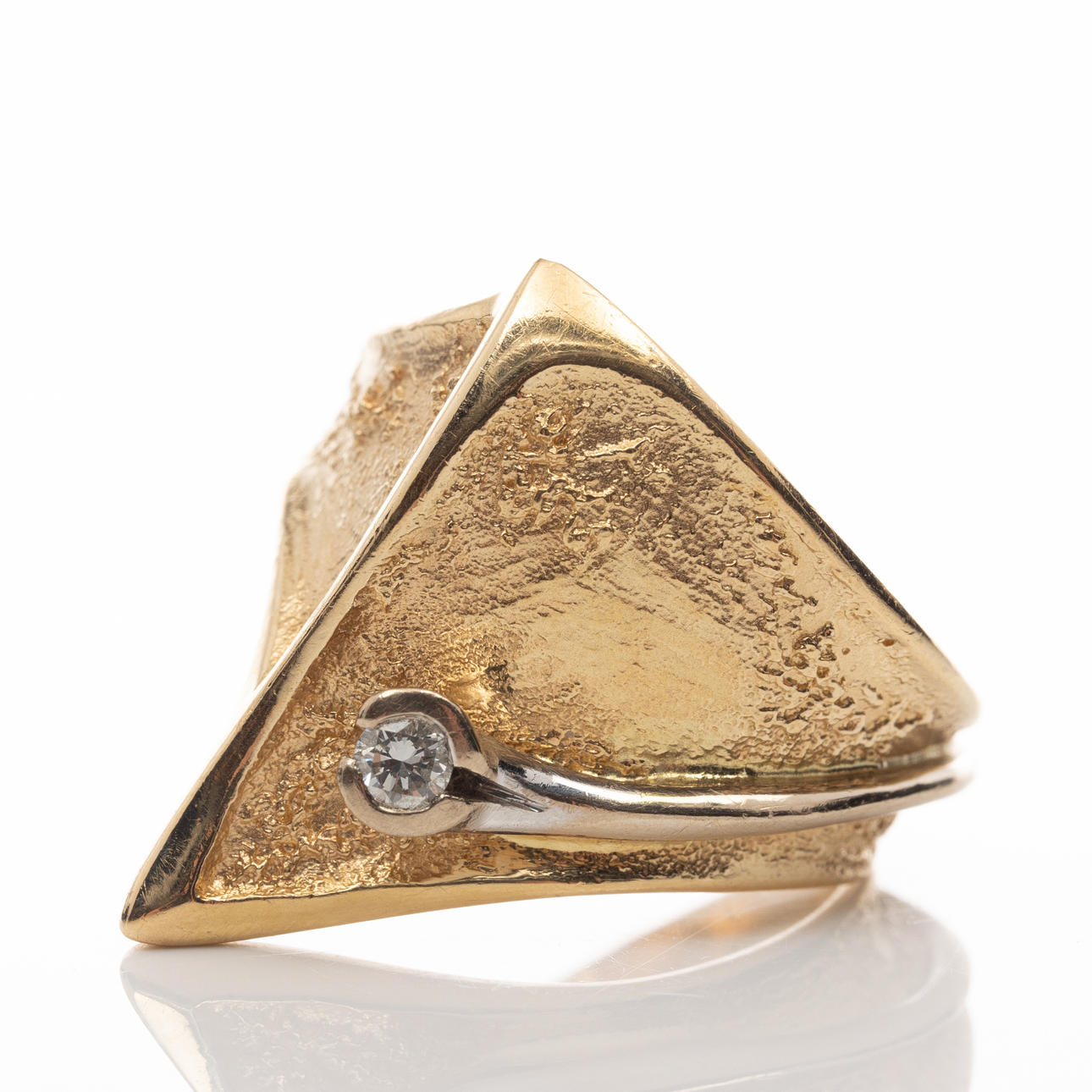 OLE LYNGGAARD. Ring, 18K guld, Briljant 0,08 ct, Danmark.