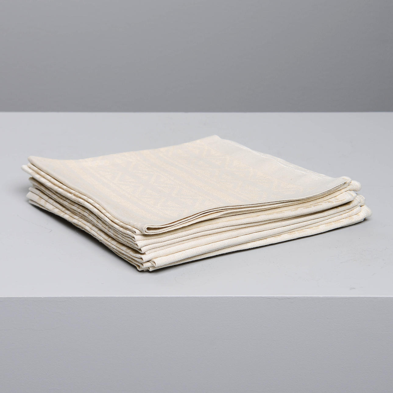 LINNESERVETTER, 12 st, ca 49 x 49 cm.