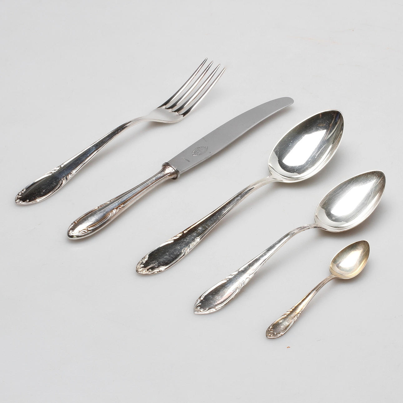 BESTICK, 57 delar, silver, "Slottsbarock". CG Hallberg, Stockholm 1937, vikt ca. 2520 gram.