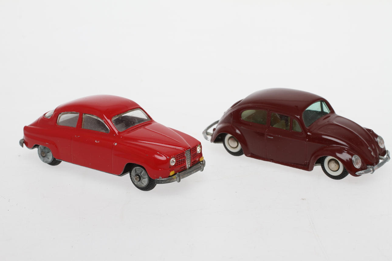 MODELLBILAR TEKNO 819 VW och 827 SAAB 96.
