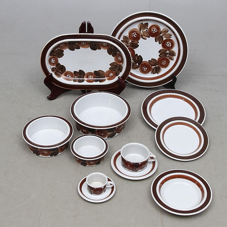 SERVISDELAR, 51 delar, "Anemone", Ulla Procopé, Arabia.