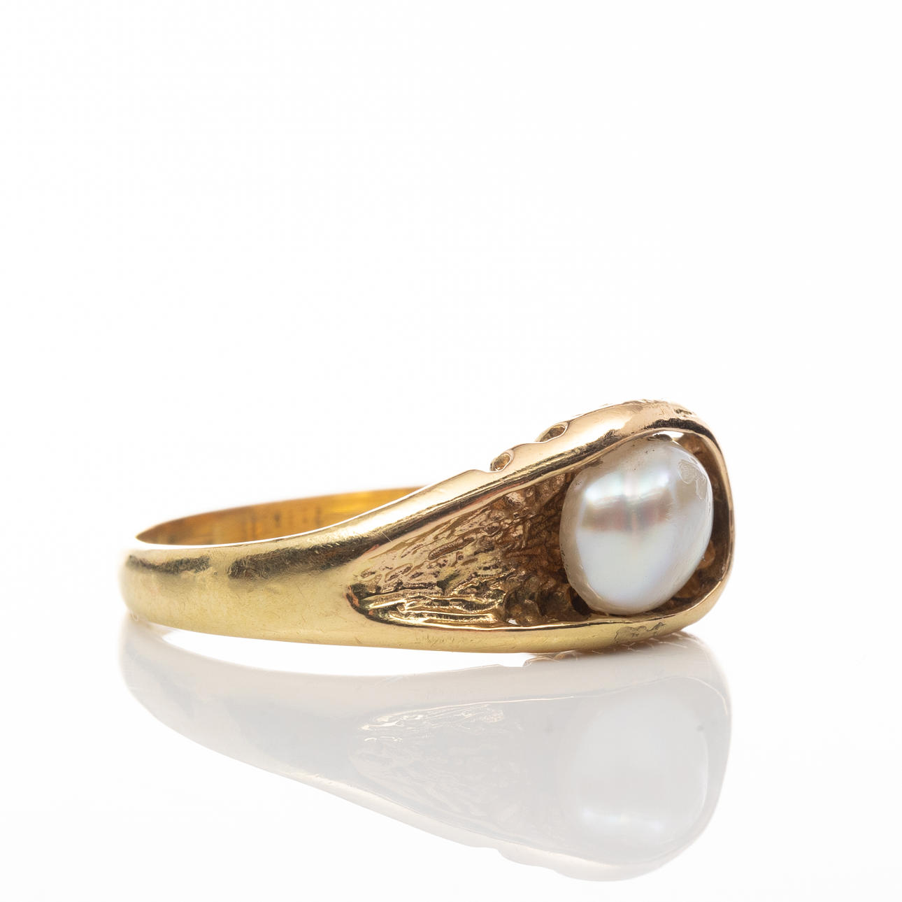 RING, 18K gold, Pearl, Bengt Hallberg.