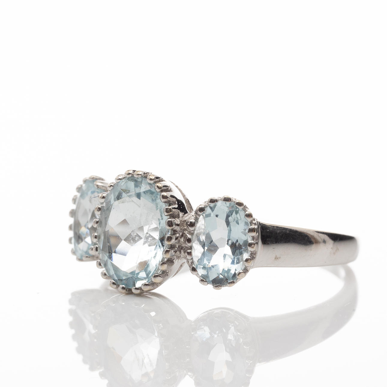 RING, 18K white gold, Aquamarines 2 ct.