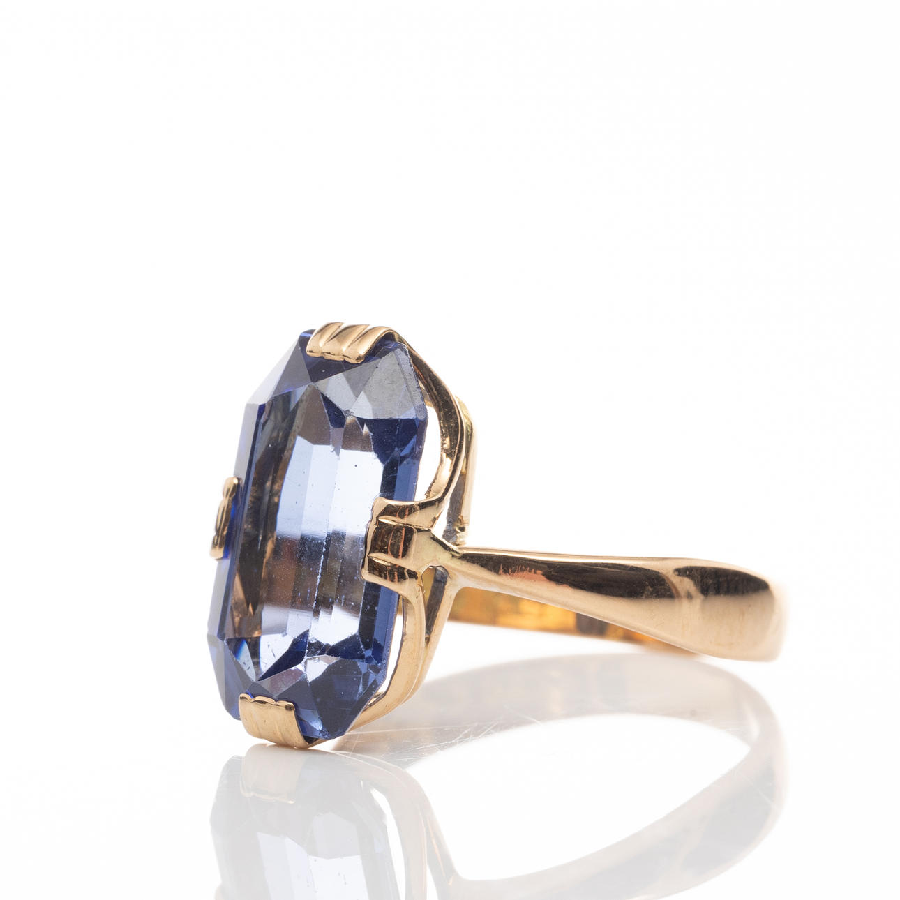 RING, 18K gold, Sapphire approx. 9 ct.