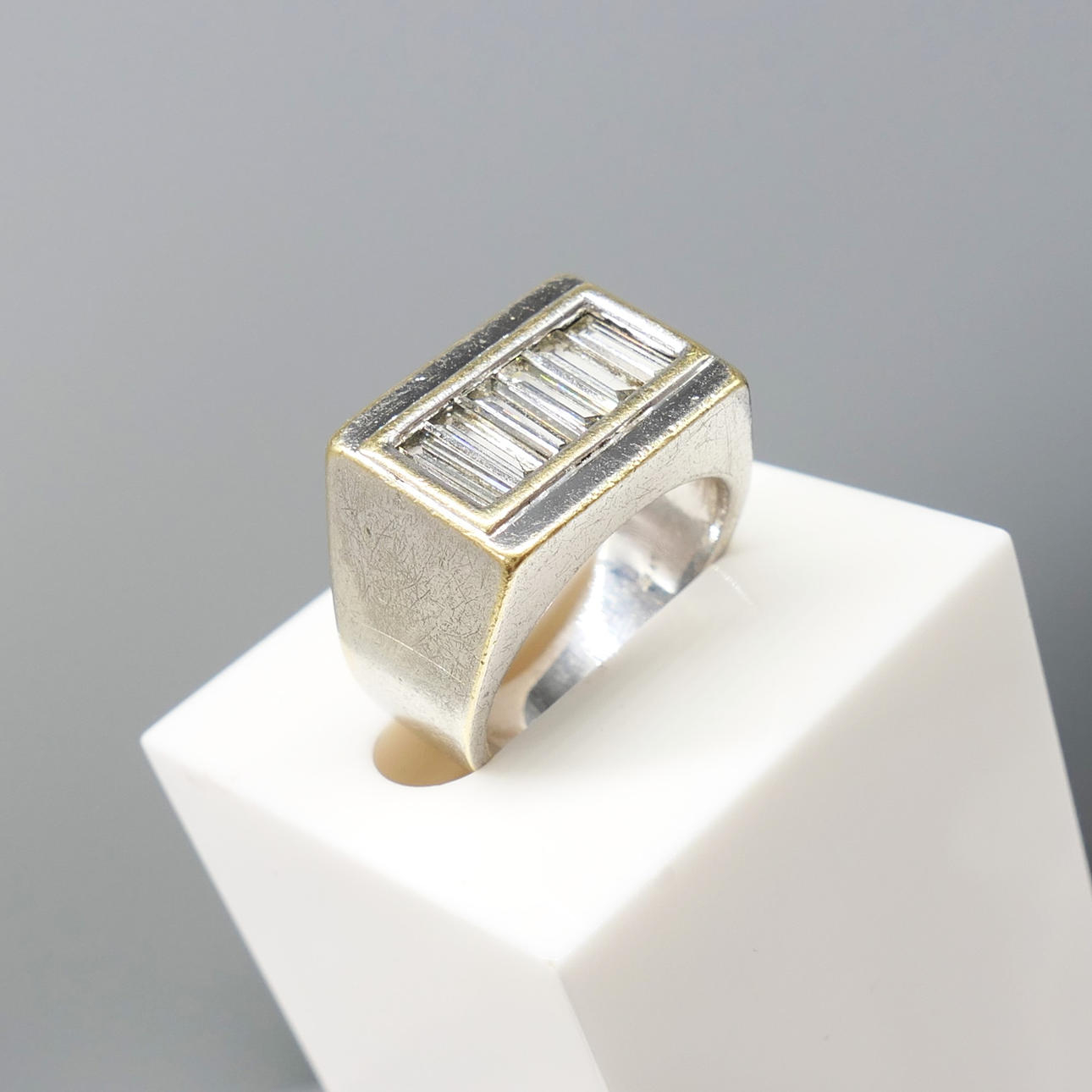 DIAMOND PINKY-STYLE ring.