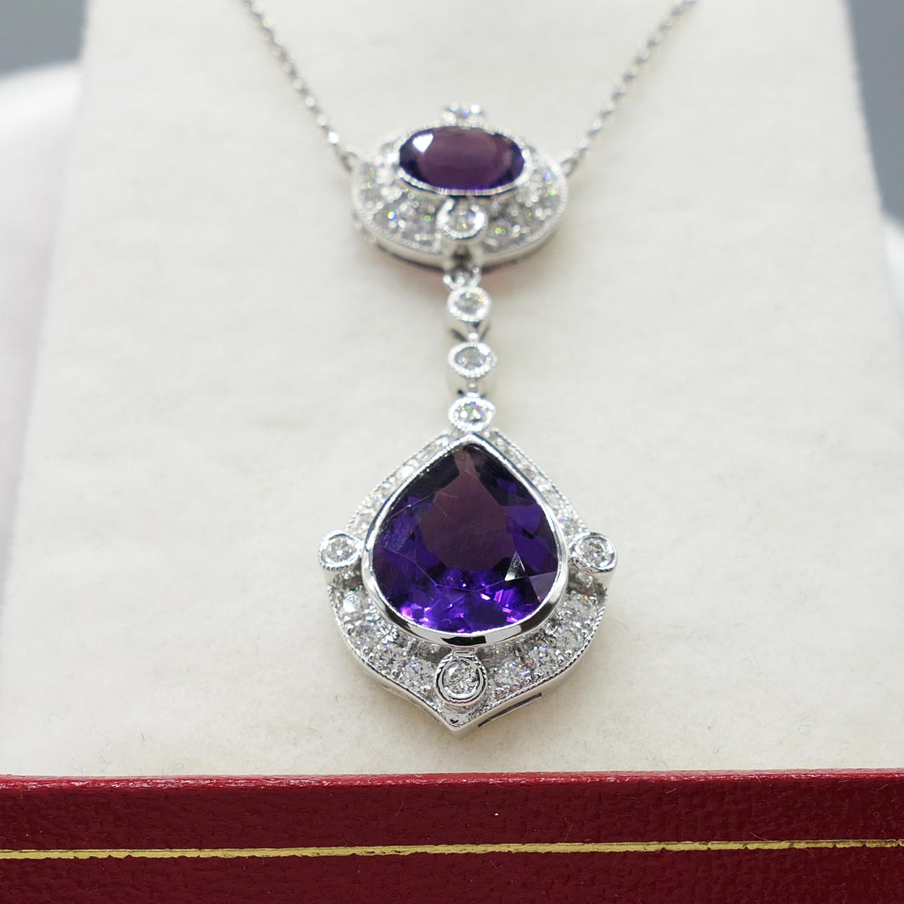 NATURAL AMETHYST & DIAMOND necklace.