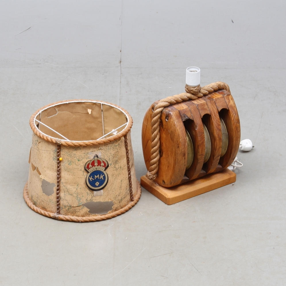 BORDSLAMPA, i form av block, 1900-talets andra hälft.