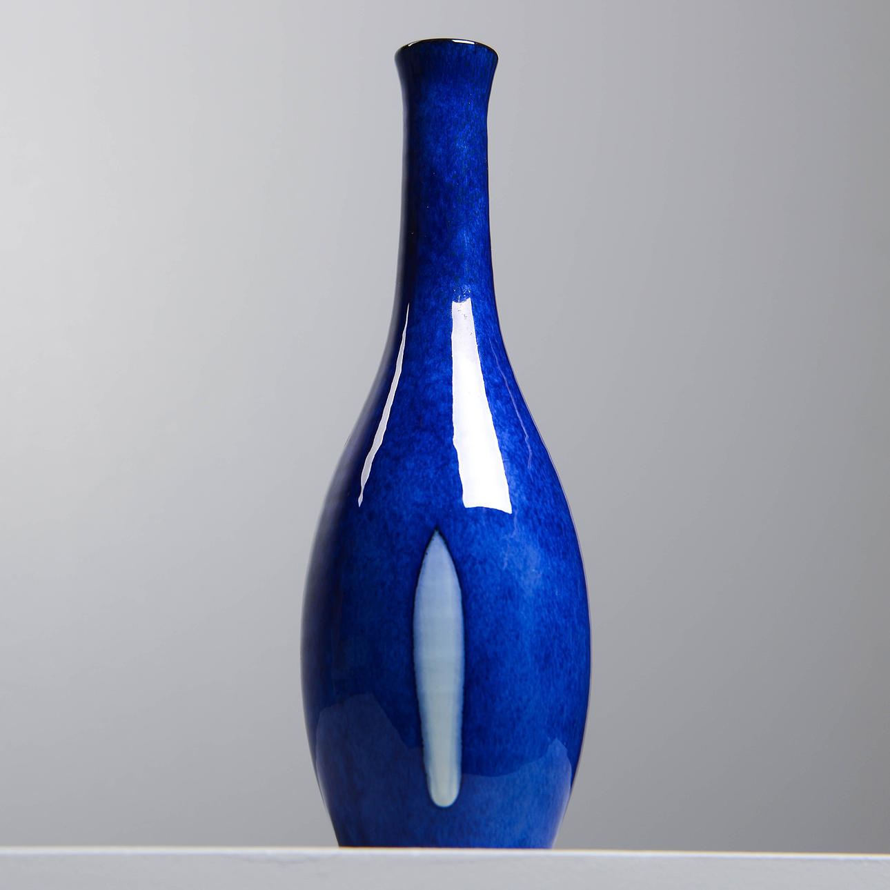 FRANCIS UHEROVA. Vas, modell 534, Upsala-Ekeby, 1947.