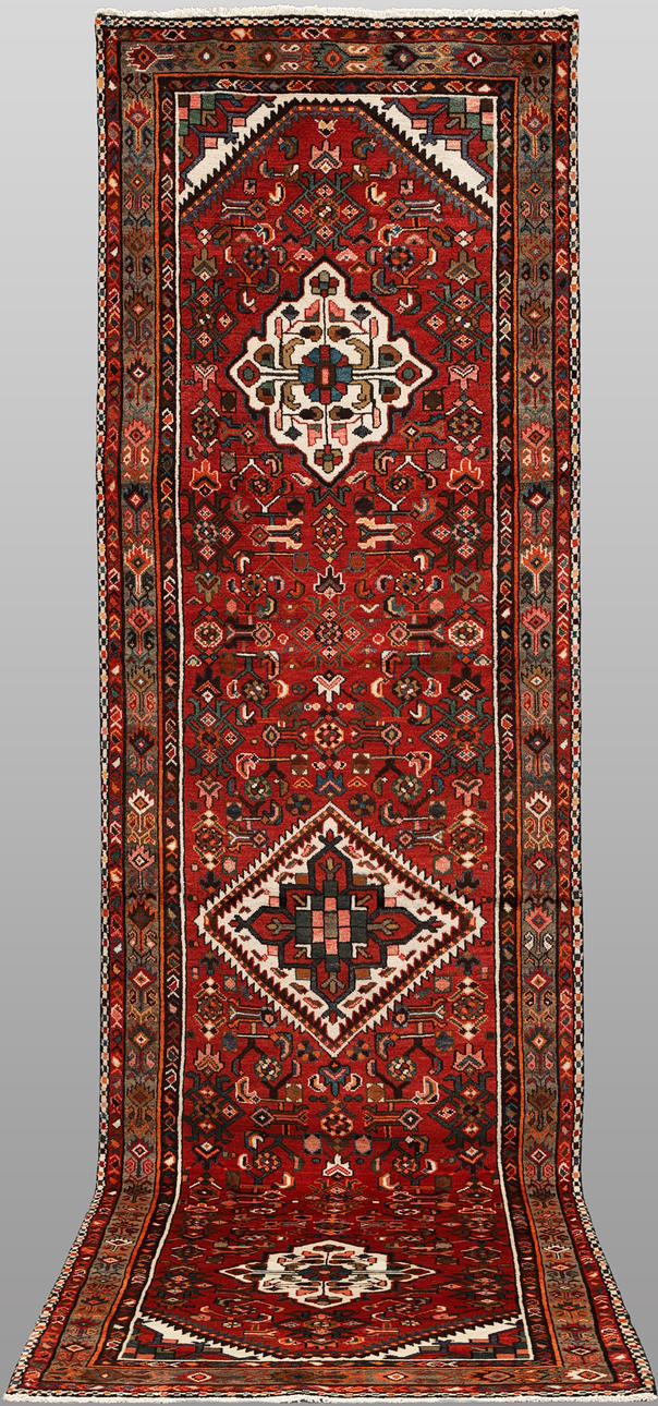 CARPET. Hamada gallery model, 405 x 115 cm.