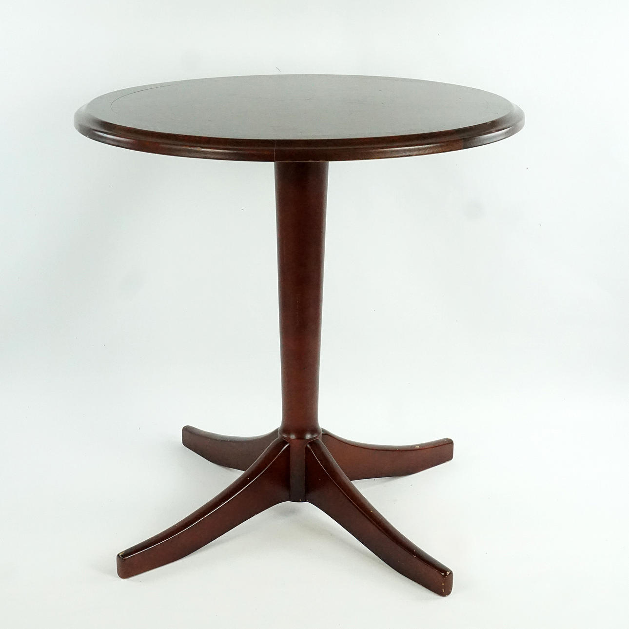 PELARBORD. Trä, 1900-talets andra hälft.