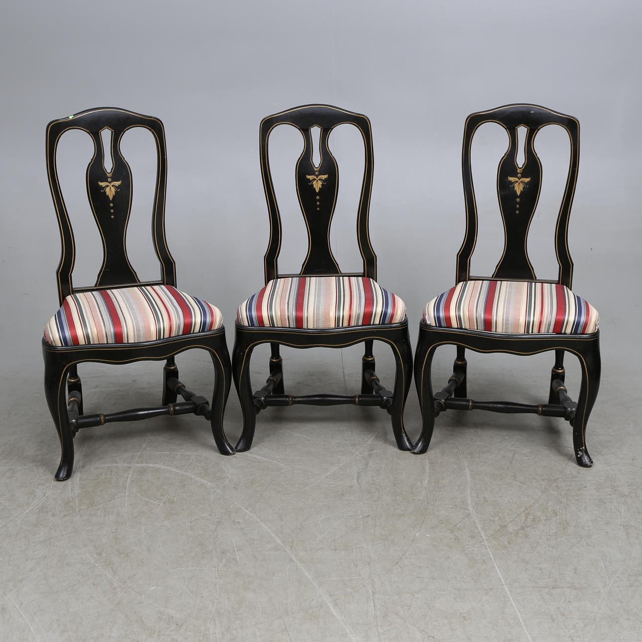 STOLAR, 3 st, så kallad bondrokokostil, 1900-tal.