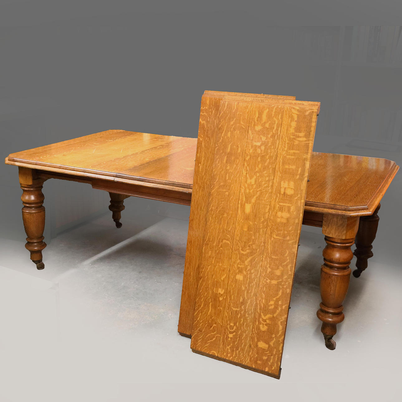 DINING TABLE, EXTENDABLE.