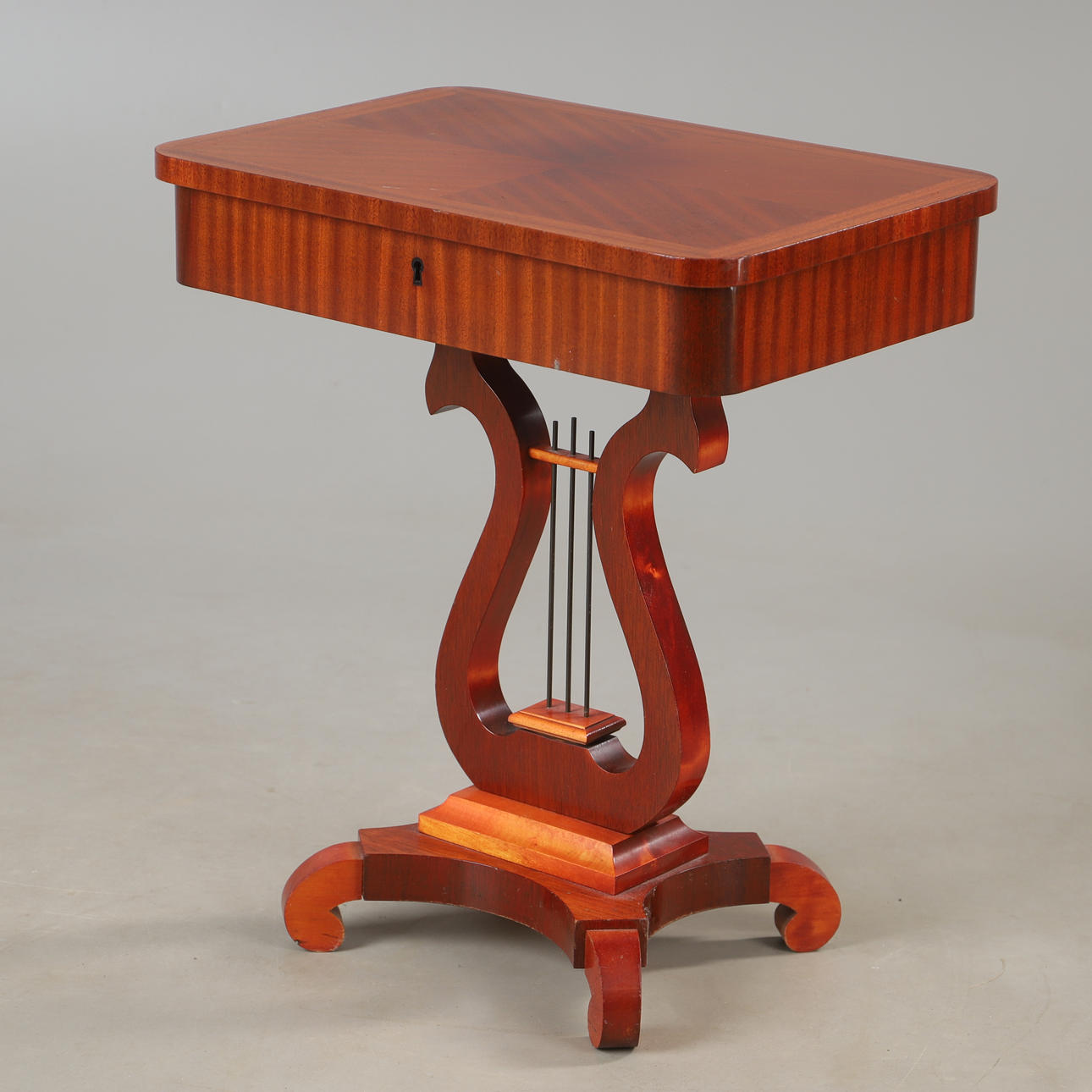 SYBORD, mahogny, 1900-talets mitt.