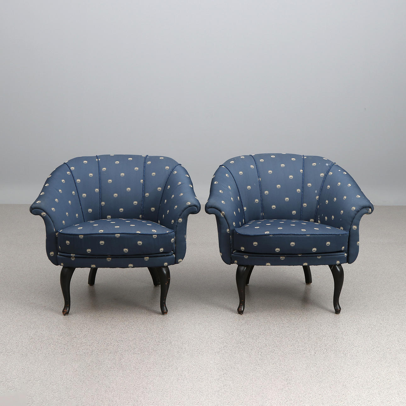 FÅTÖLJER, ETT PAR. Textilklädsel. 1900-tal.