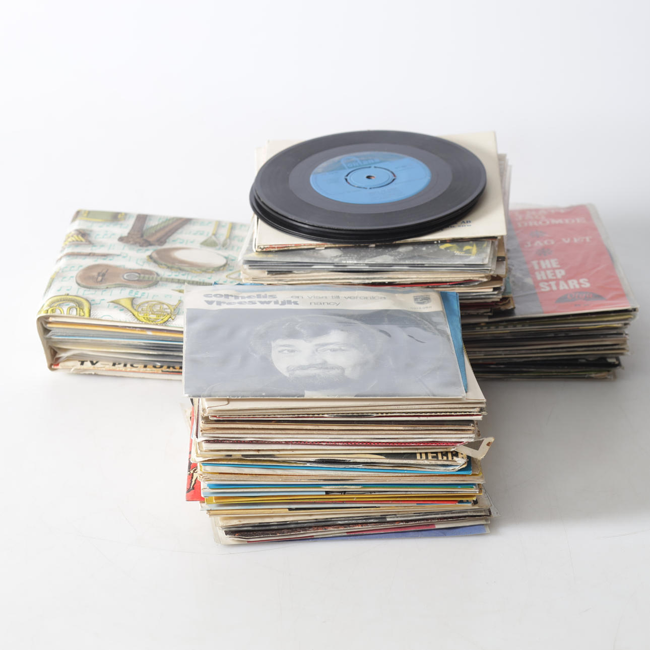 VINYL SINGLES, 20th Century.