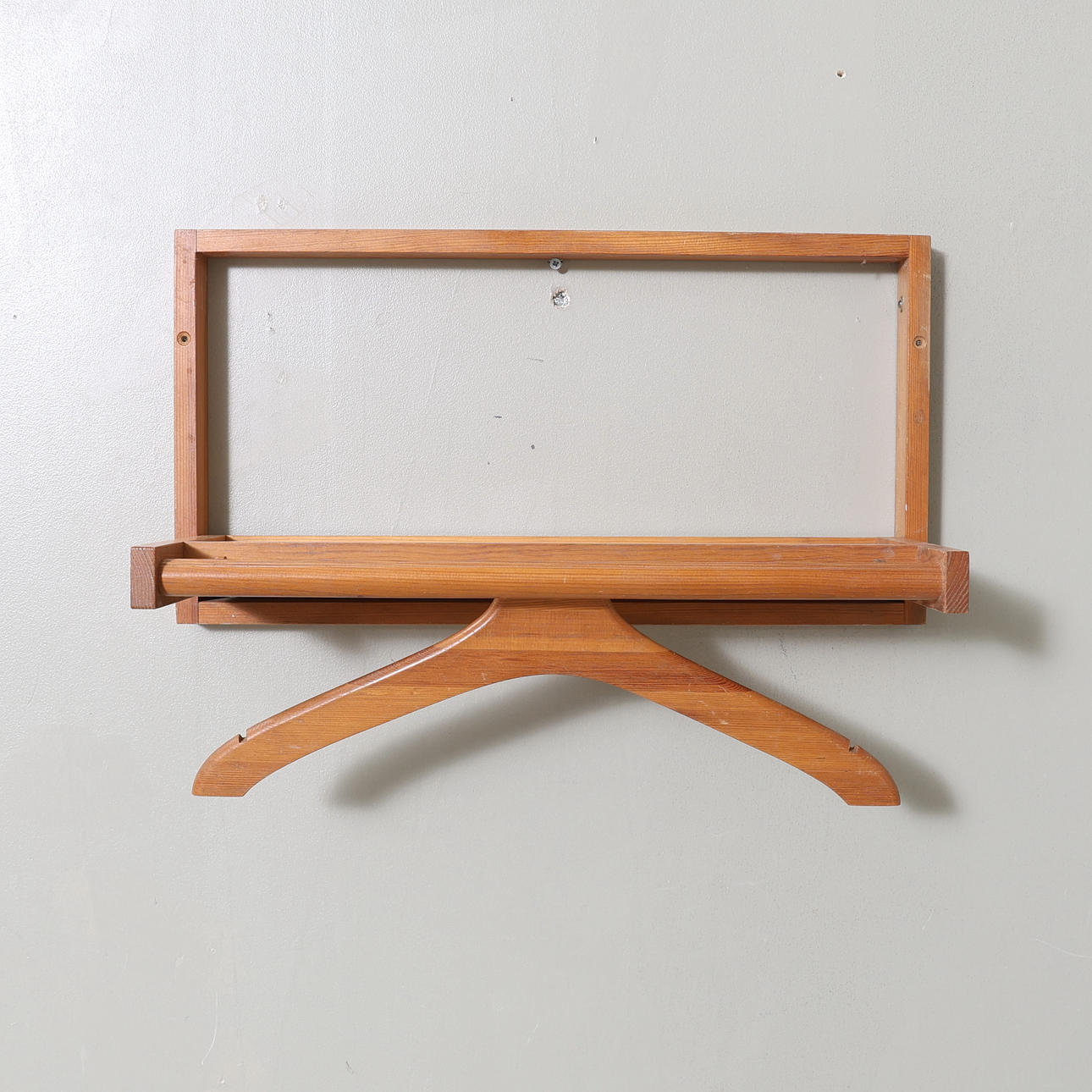 A 20th century wall-hung manservant.