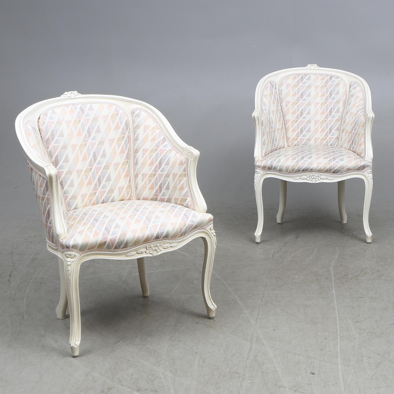 FÅTÖLJER, ett par, Louis XVI-stil, 1900-talets andra hälft.