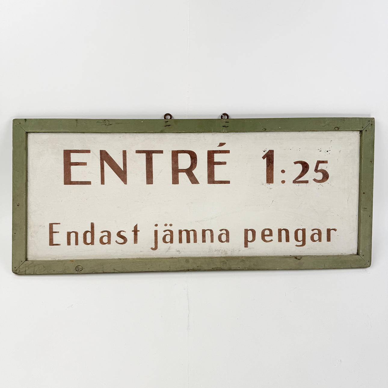 ENTRÈSKYLT, trä, 1900-talets första hälft.