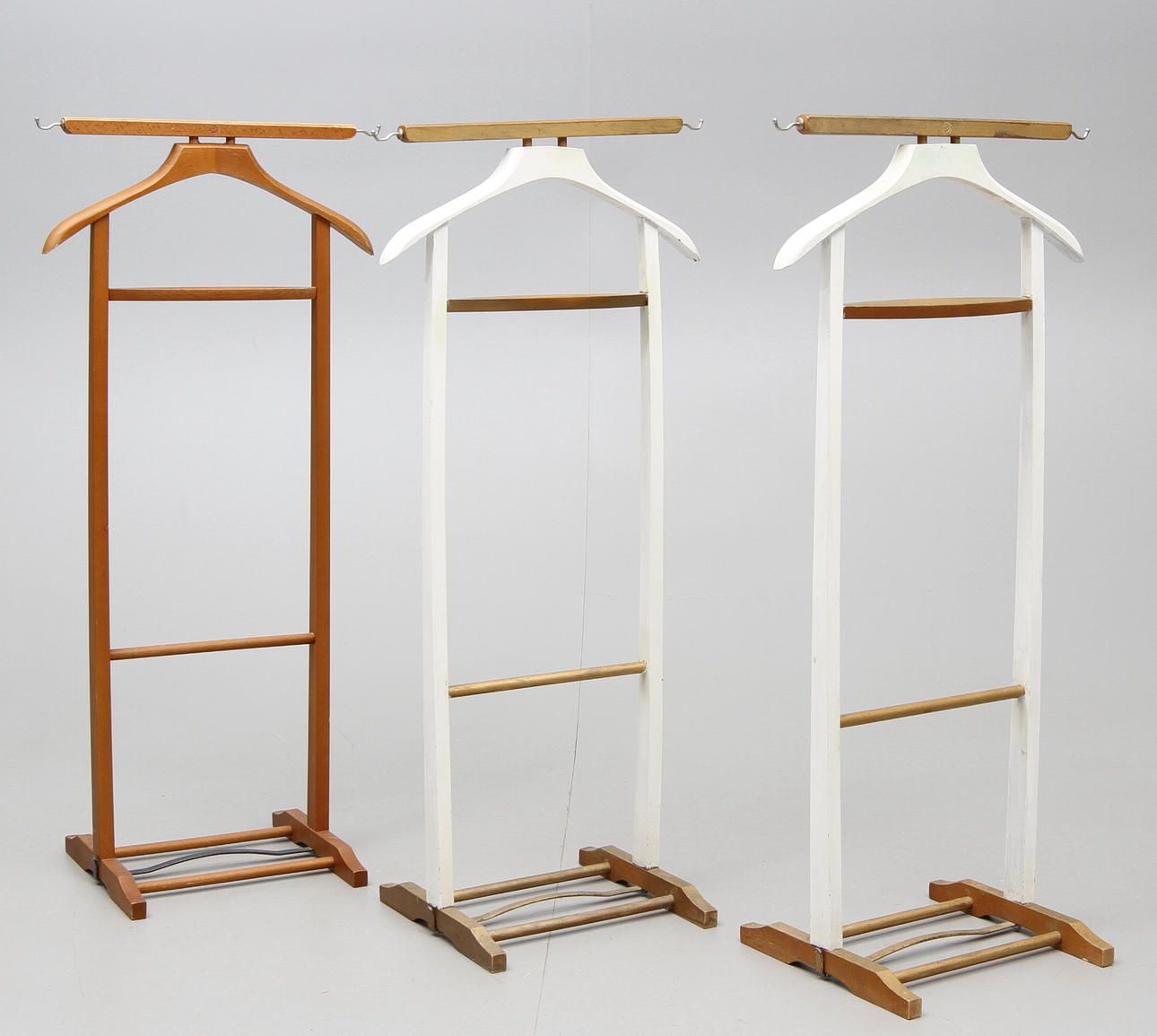 HERRBETJÄNTER, 3 st, Brevettato, Italien, 1900-talets andra hälft.