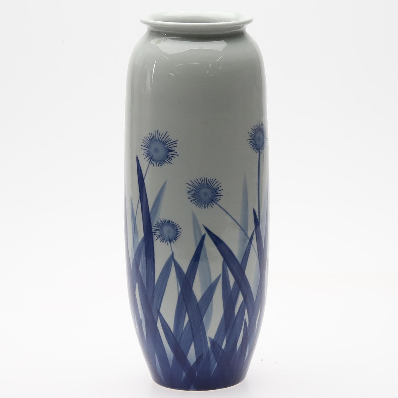 A porcelain vase, China.