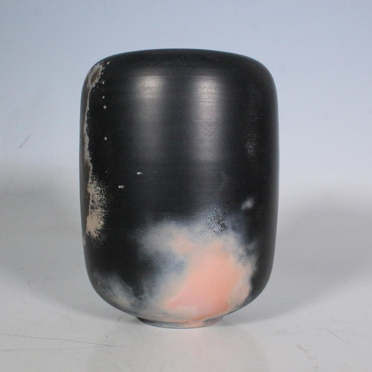 UNBEKANNTER KÜNSTLER. ceramic vase, signed.