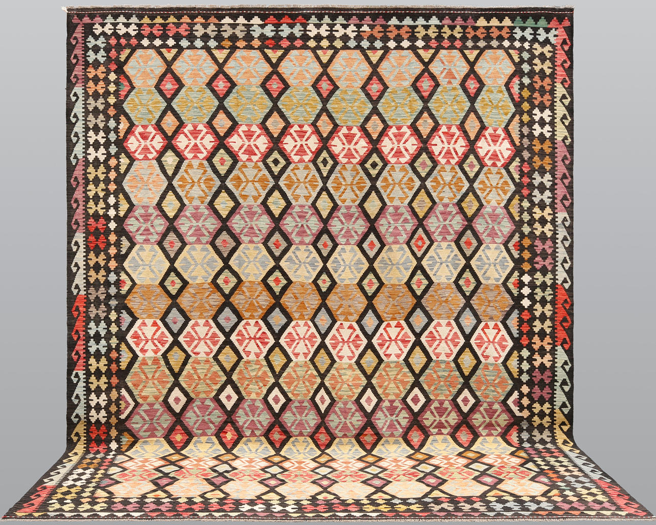 CARPET. Kelim classic design, 389 x 299 cm.