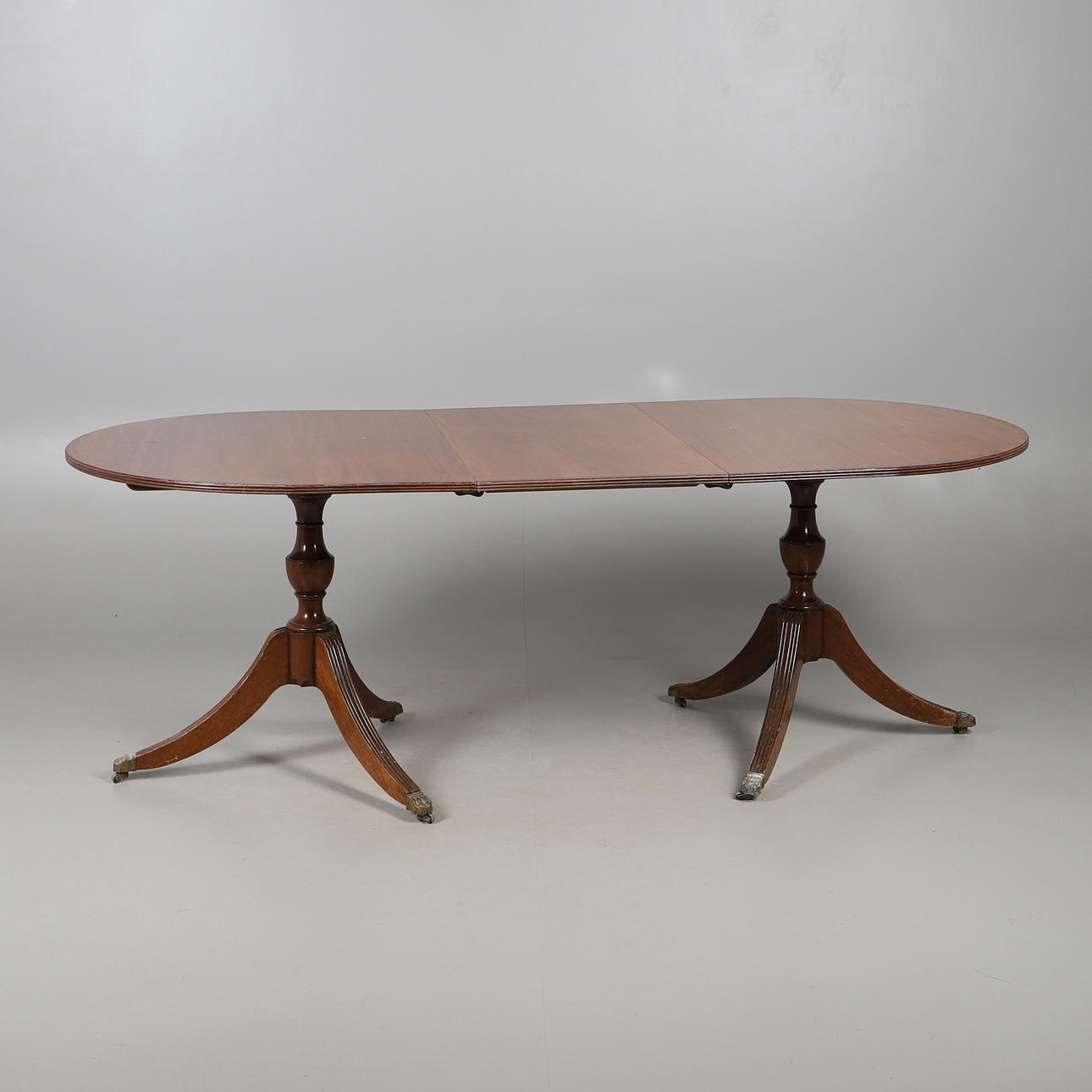 A D END DINING TABLE WITH CENTRAL LEAF.