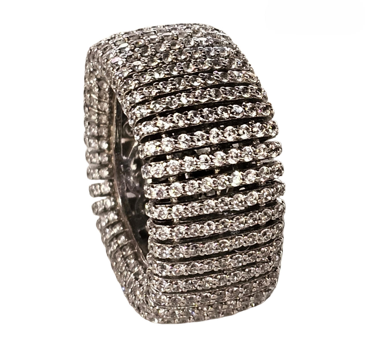 Zirconia ring and inner frame worked in silver.