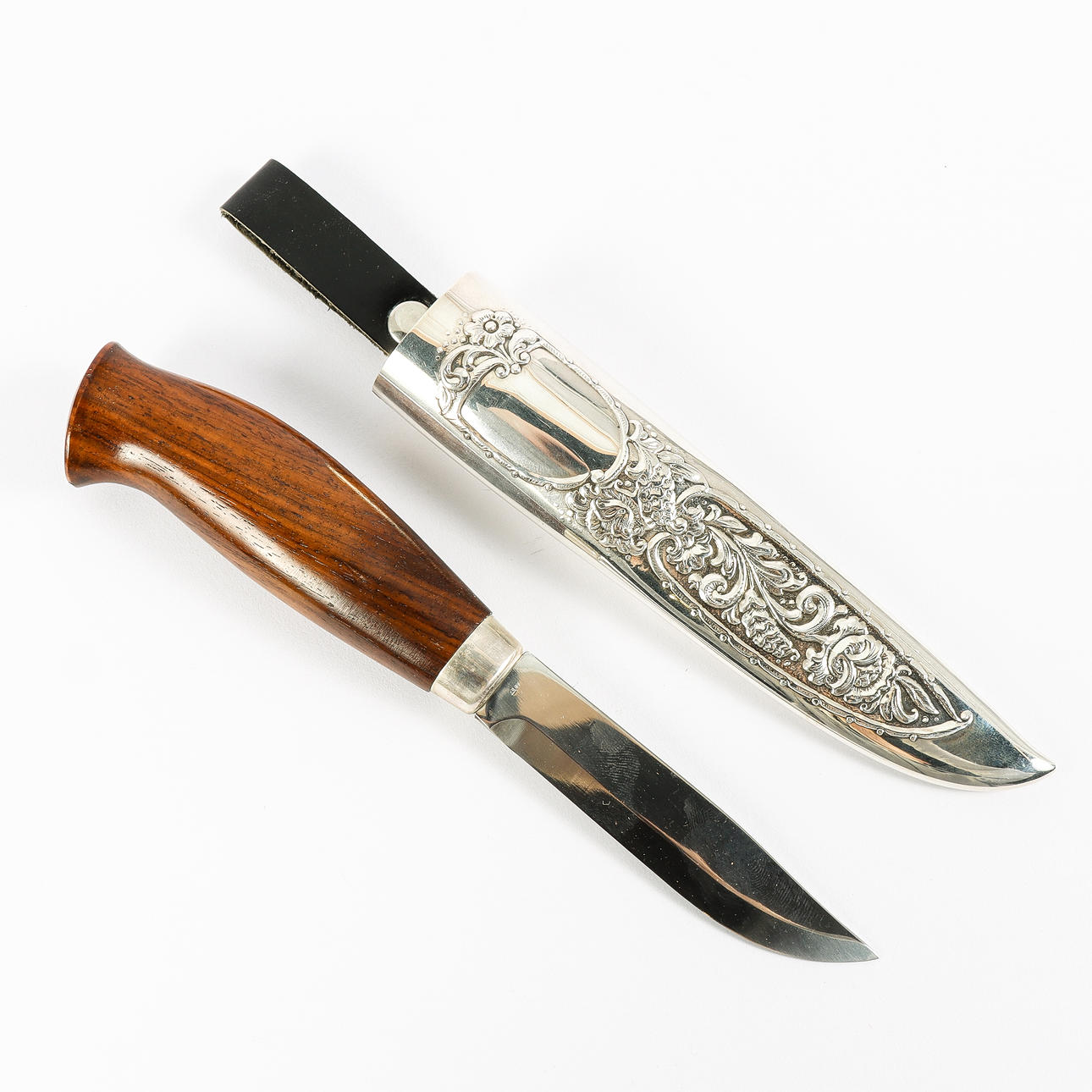 CUCHILLO con funda en plata de ley, EIK, Noruega.