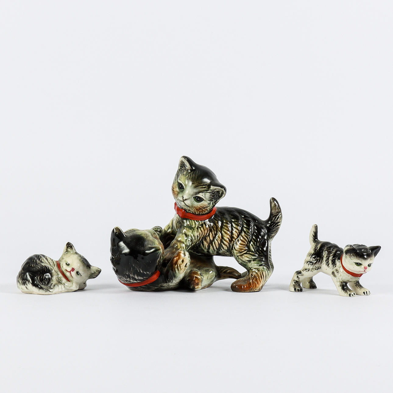 FIGURINER 3 stycken, Katter, porslin.