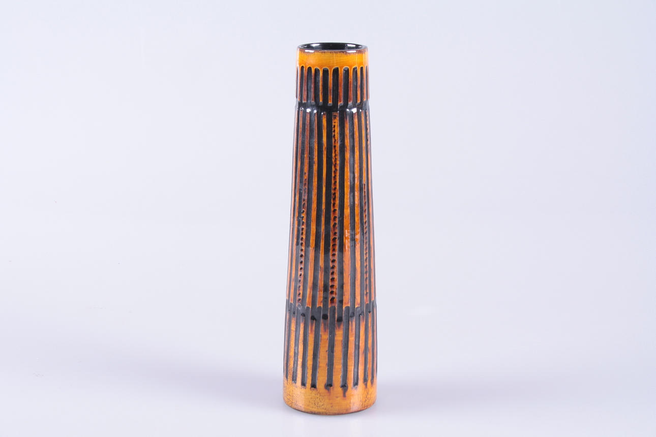 INGRID ATTERBERG. VAS, "nevada", Uppsala Ekeby, 1960-tal.