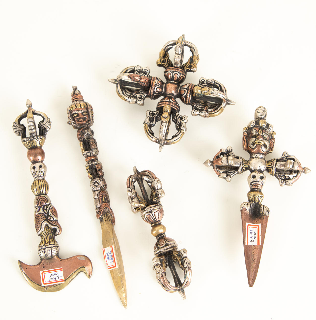 A collection of Tibetan ritual objects, 20th century. Jh. (5). Asiatica ...