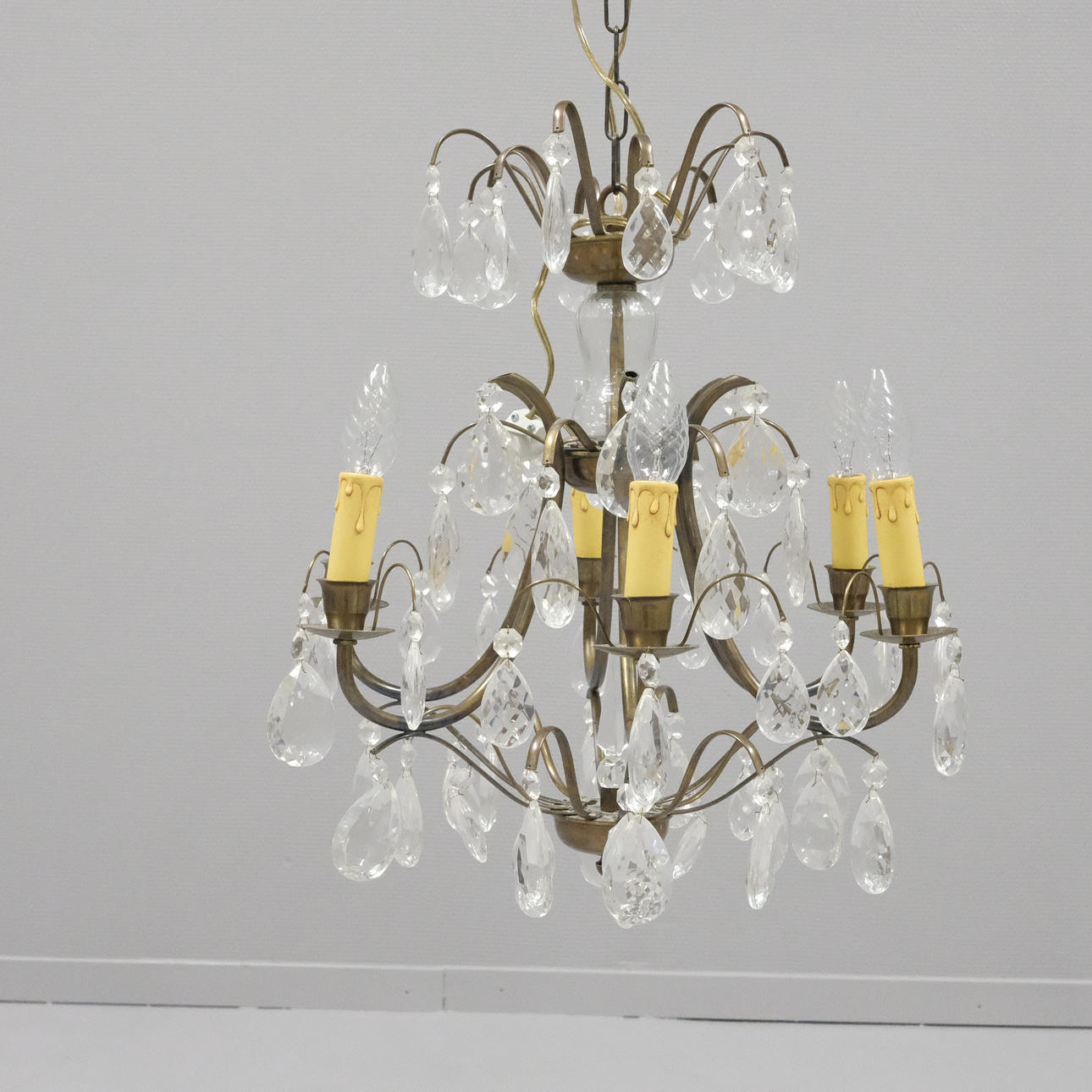 CHANDELIER BAROQUE STYLE.