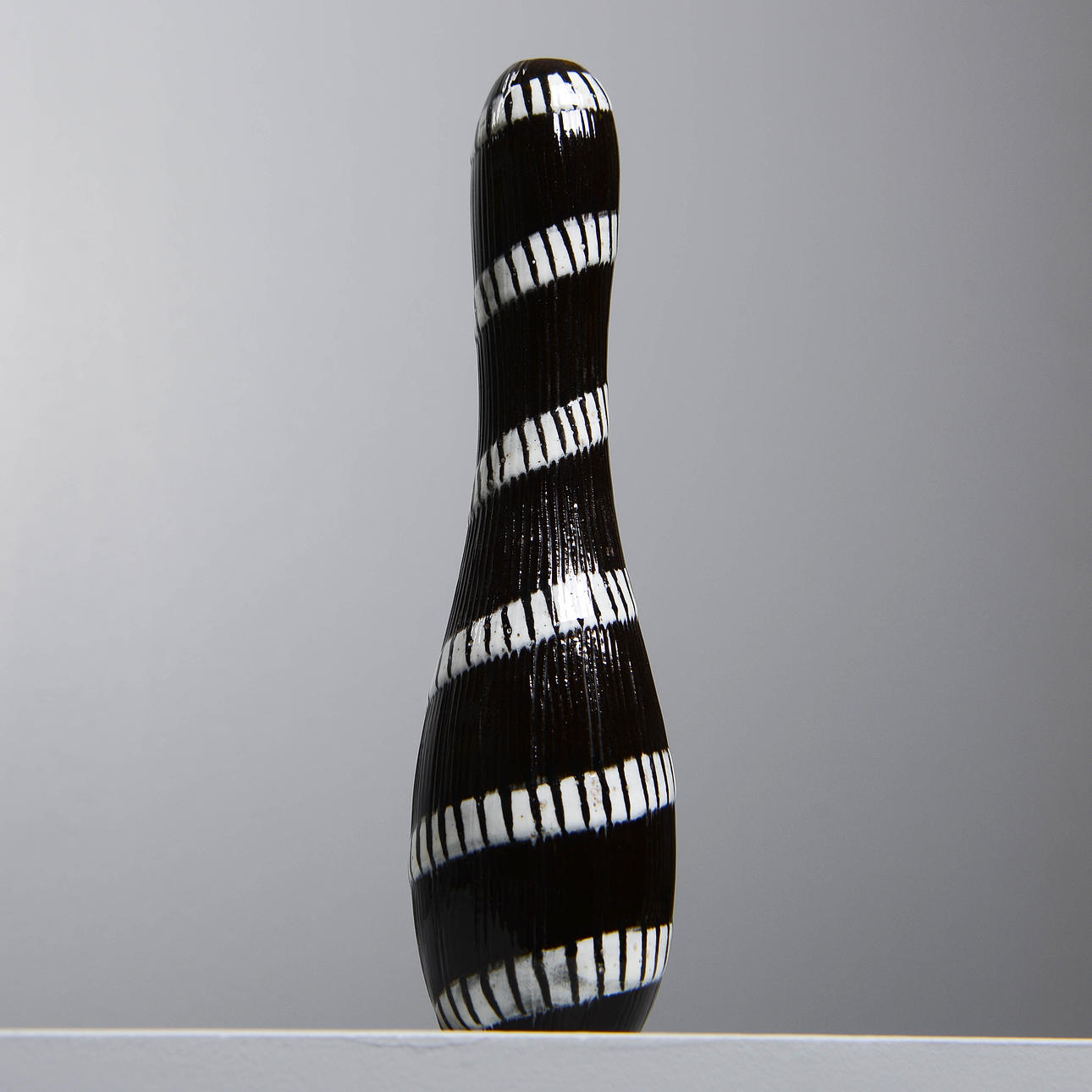 INGRID ATTERBERG. Vas, modell 2164, Upsala-Ekeby, 1954-56.