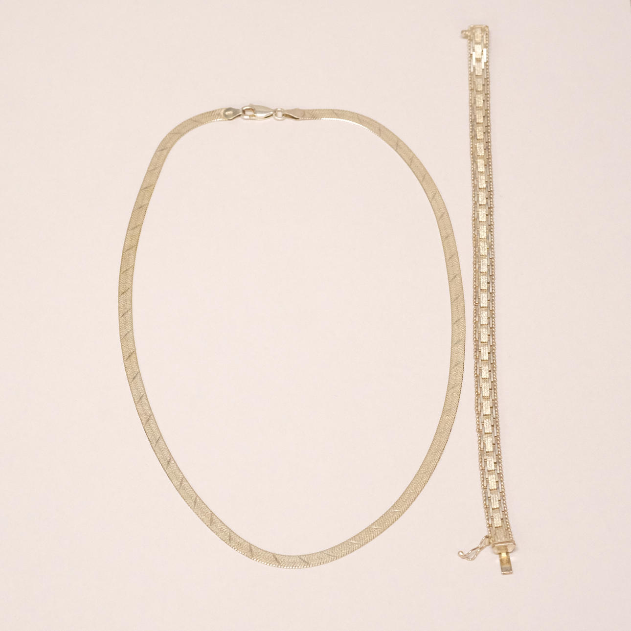 ARMBAND OCH COLLIER. SILVER.