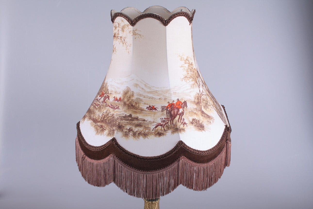 BORDSLAMPA, med fot i marmor & mässing, 1900-tal.