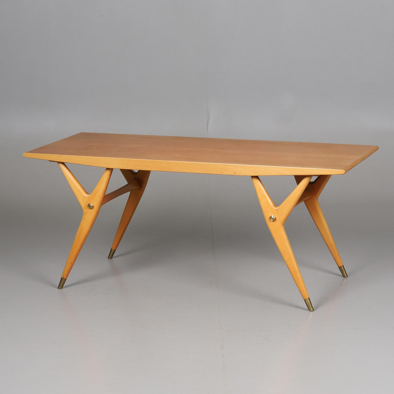 COFFEE TABLE, oak with brass details, 1950s/60s.