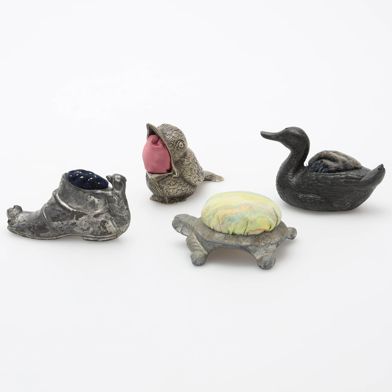 NEEDLE PADS, 4 pcs, metal, animal shape.