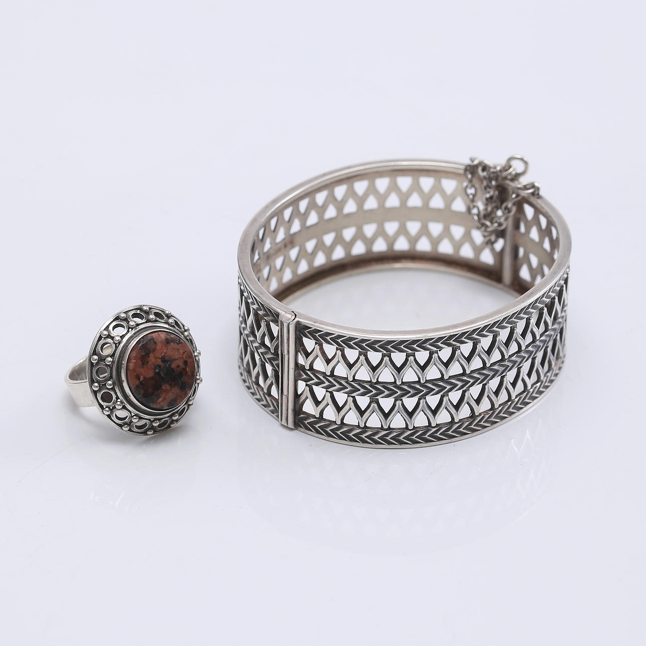 ARMBAND samt RING, silver, Kalevala, 1976.