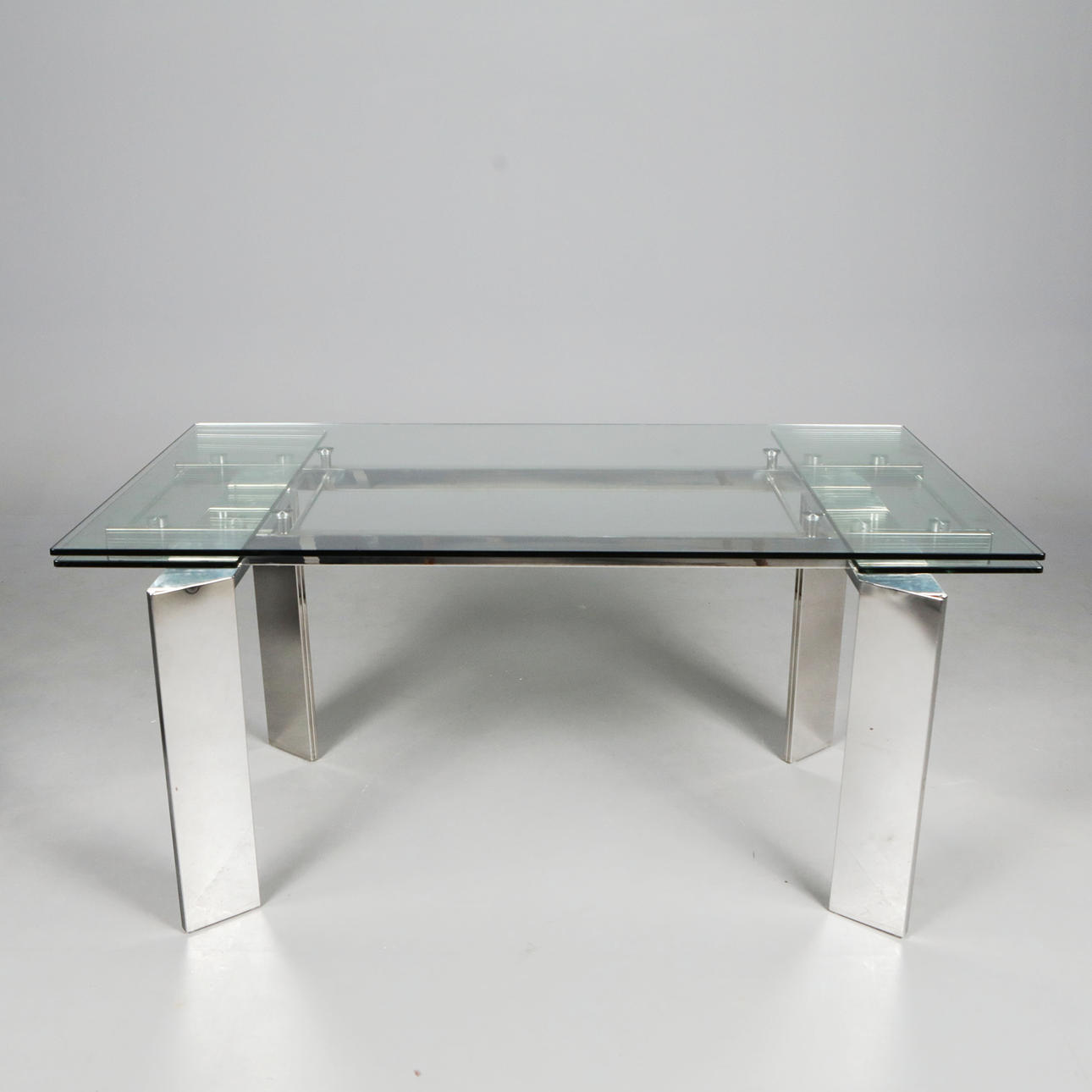 EXTENDABLE DINING TABLE.