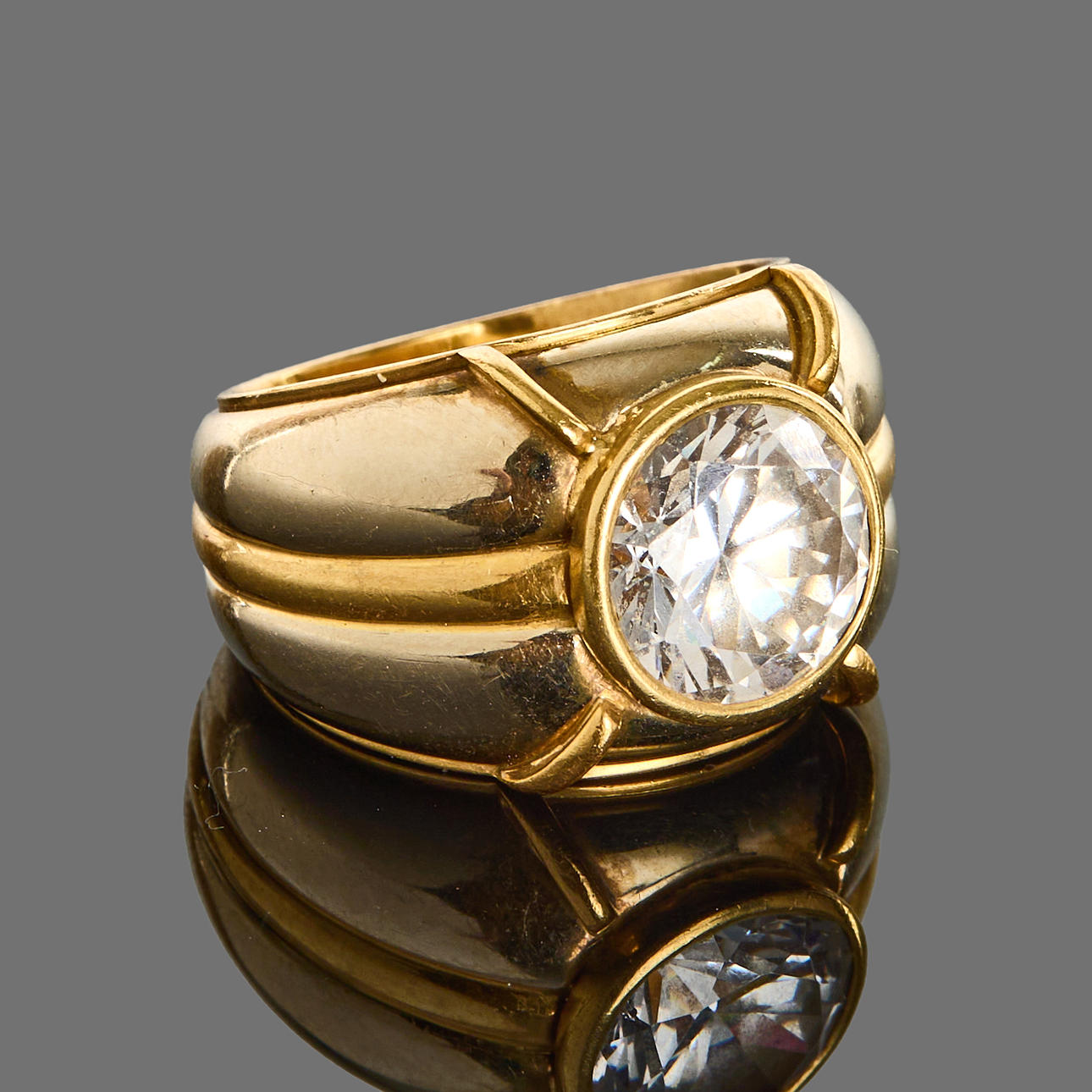 RING, 18k gold with a bezel-set cubic zirconia.