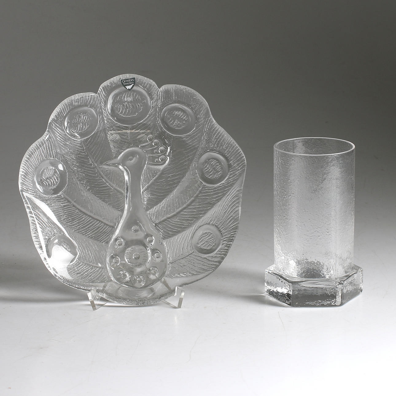 FAT, 6 st, glas, "Påfågel", Lars Hellsten samt ÖLGLAS, 7 st., glas, "Bulten", Gösta Sigvard, Lindshammar Bruk.