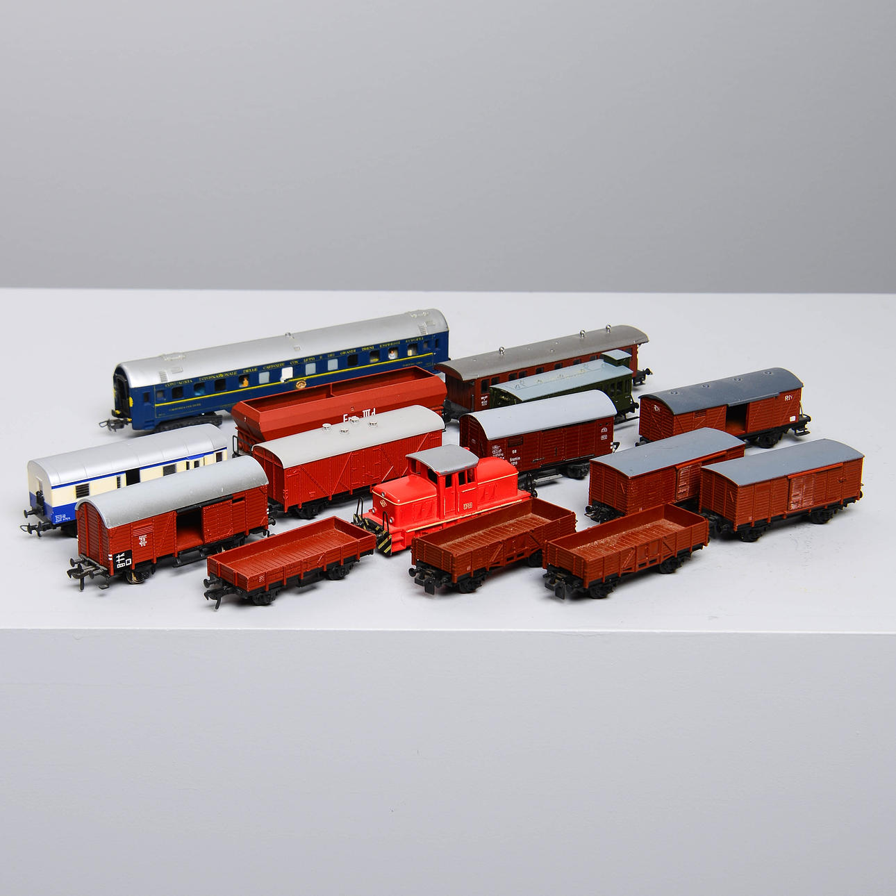 LOCOMOTIVES AND WAGONS.