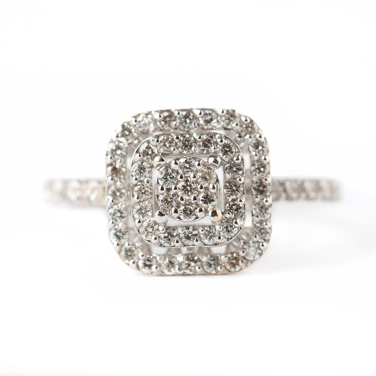 RING, 18K white gold with brilliant cut diamonds.