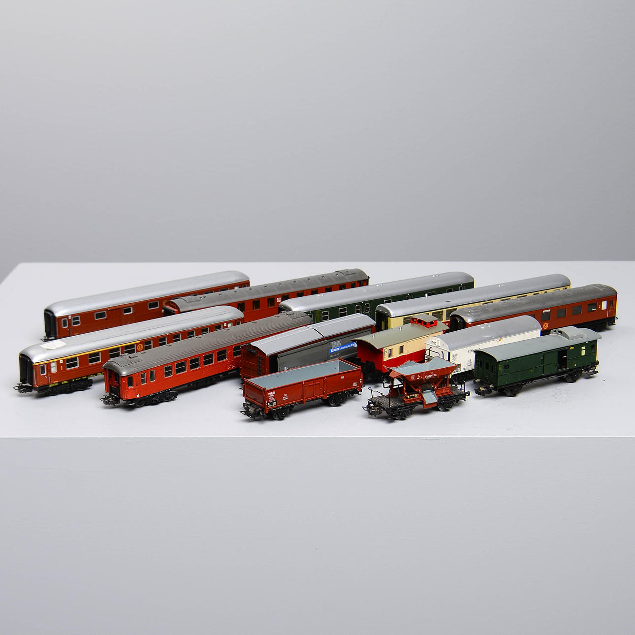 A set of 13 trolleys, Märklin.