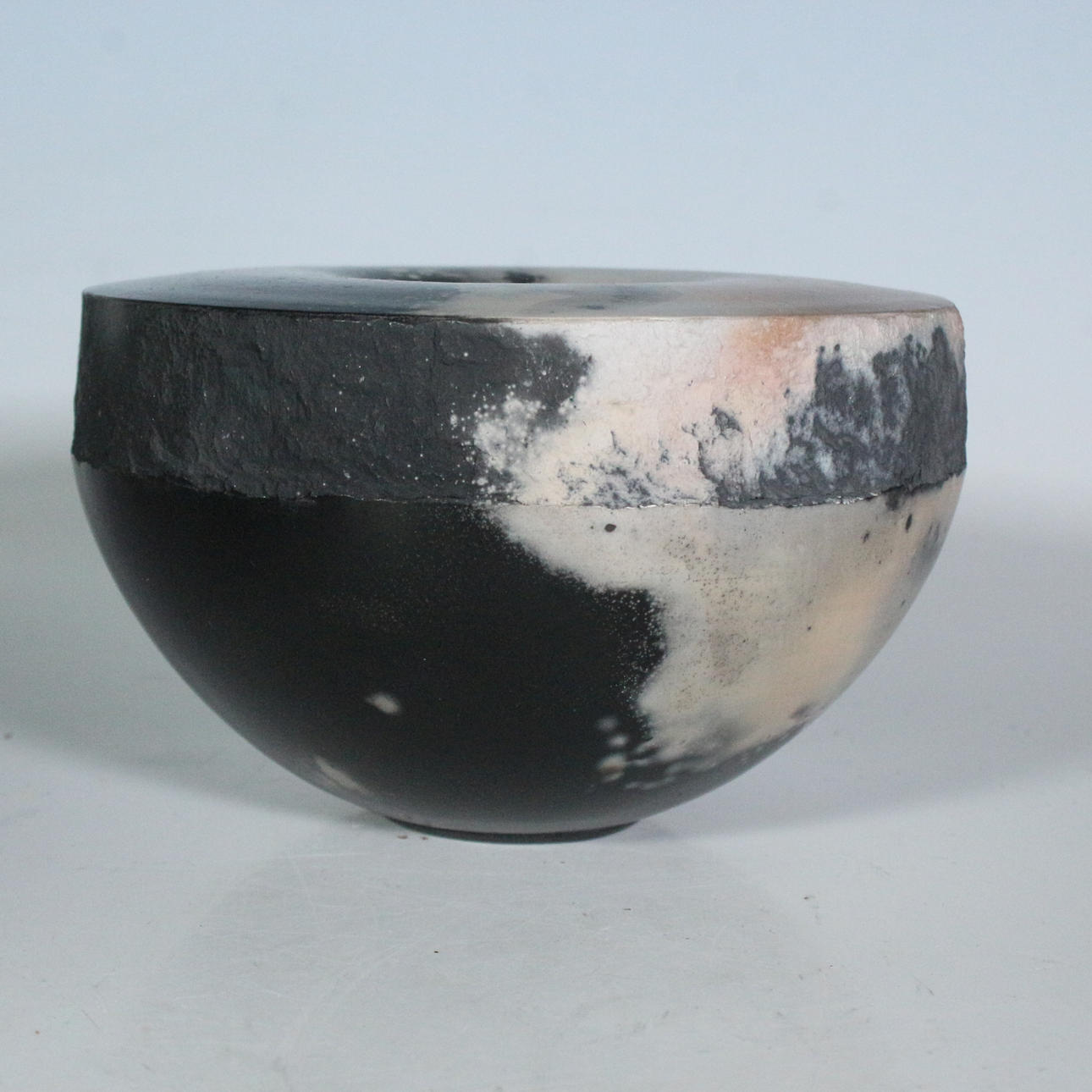 UNBEKANNTER KÜNSTLER. ceramic vase, signed.