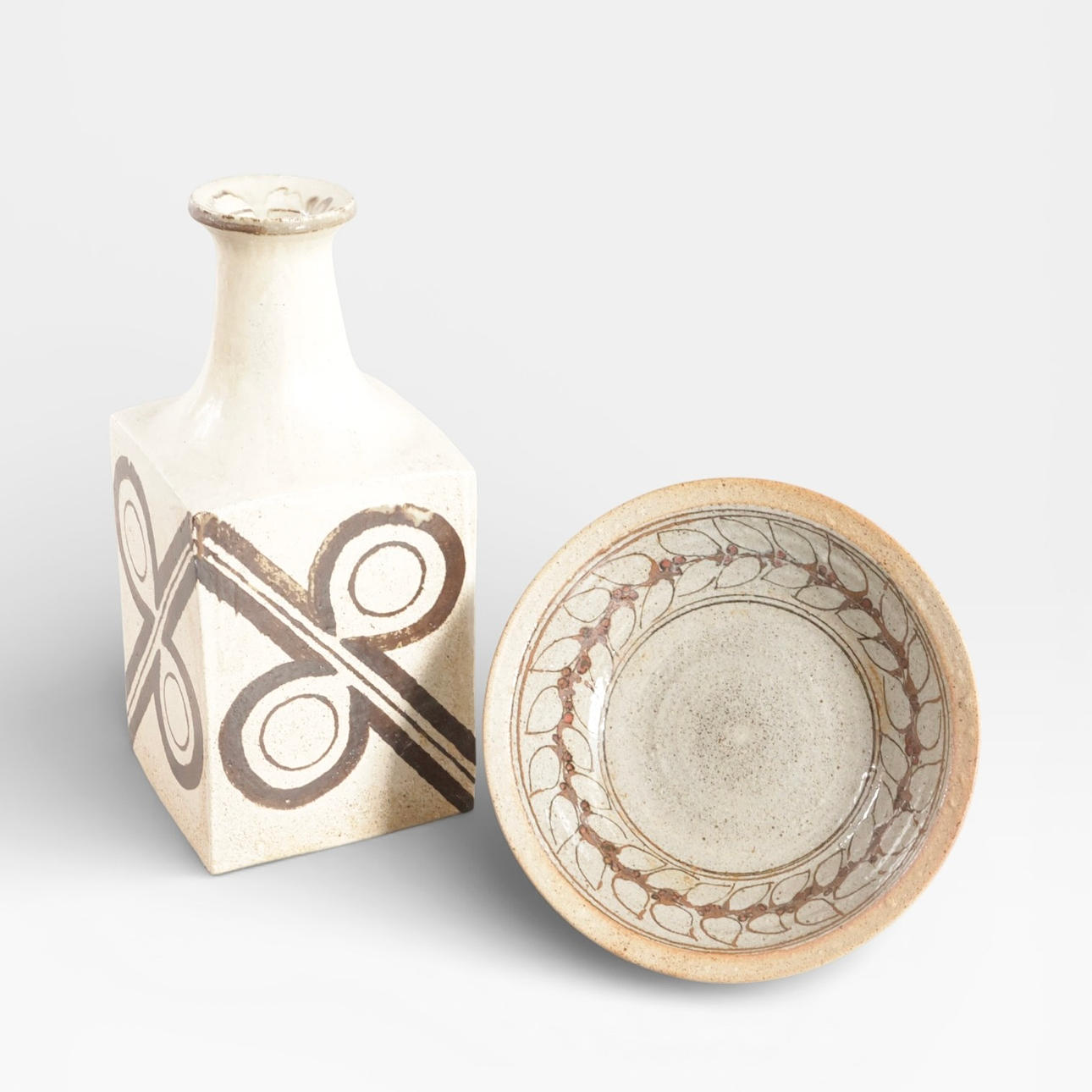 DANIEL POST. Dish and vase, glazed stoneware, sand colors. (2nd).