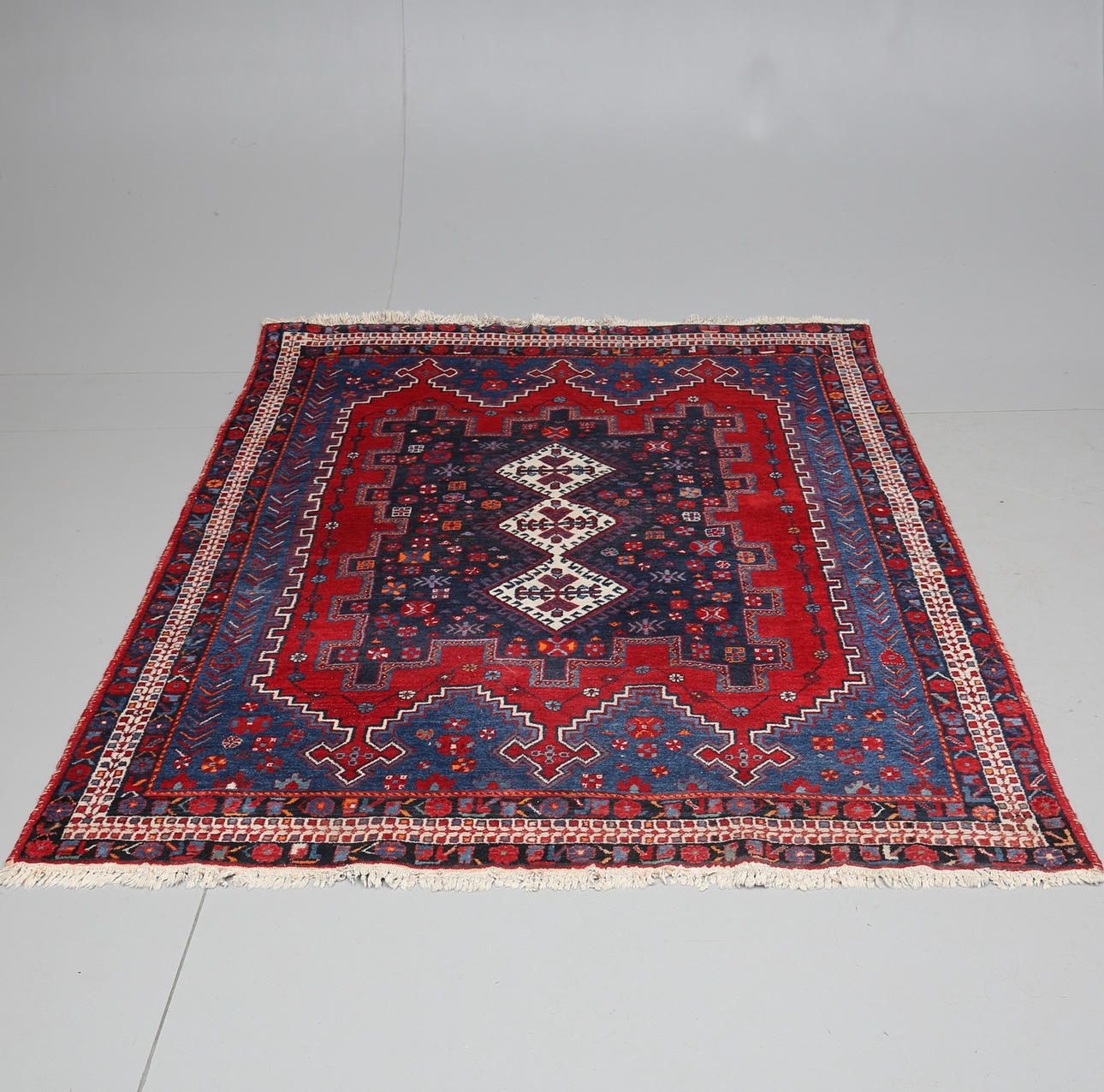 MATTA, Hamadan. Ca 208 x 154 cm.