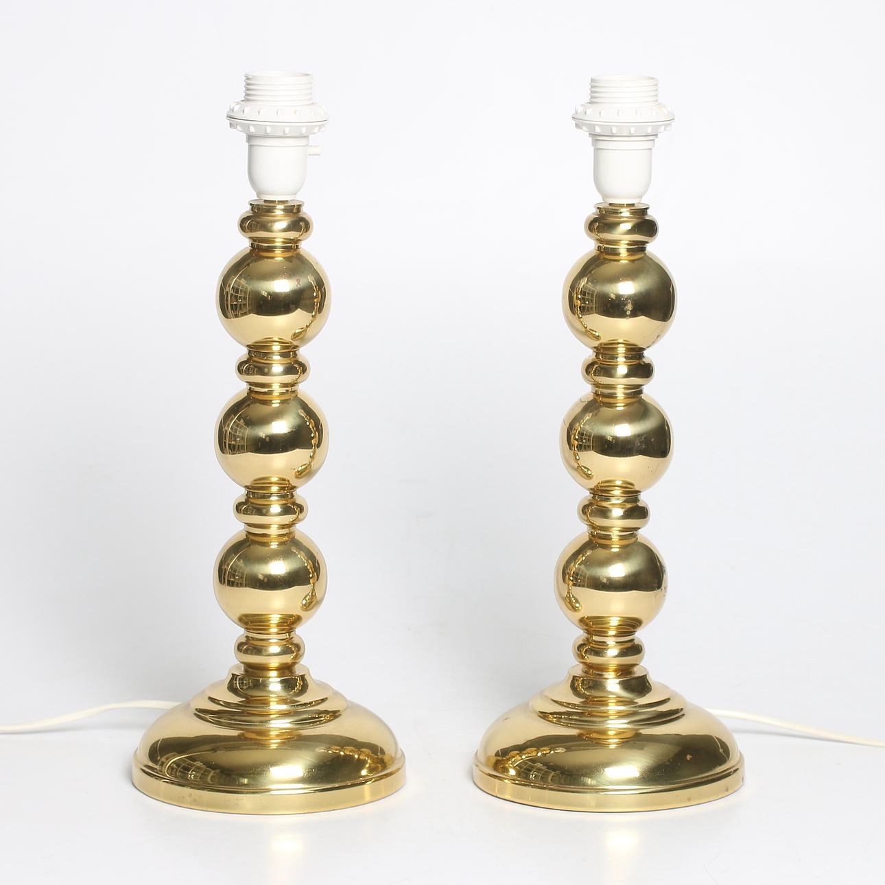 BORDSLAMPOR, ett par, mässing. 1900-talets mitt.