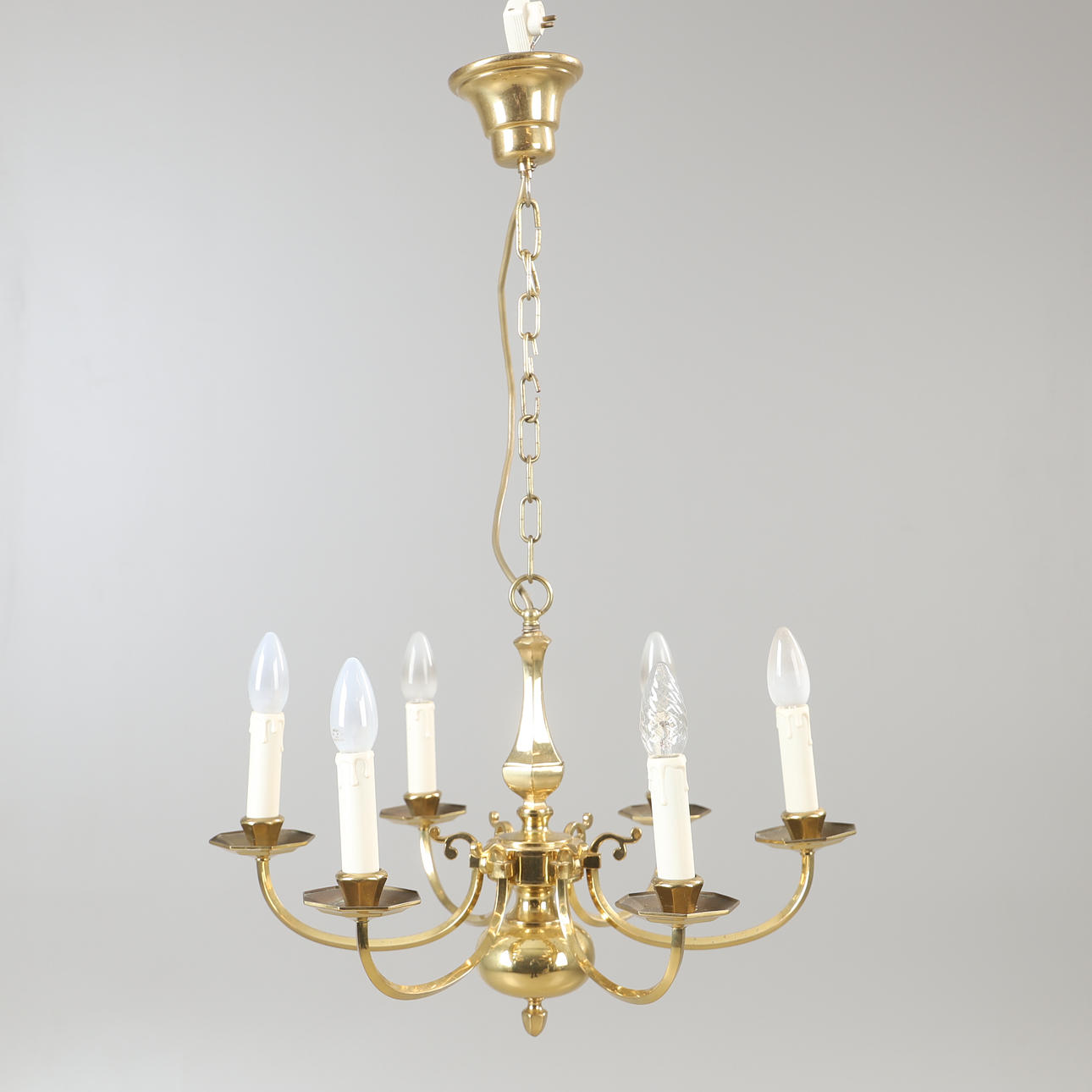 TAKLAMPA, mässing, 1900-talets andra hälft.